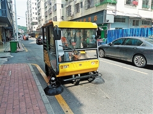 武陵区为环卫工人减负“避暑”