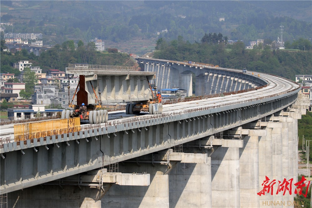 图集|黔张常铁路湘西段全速推进 确保2019年全部完工