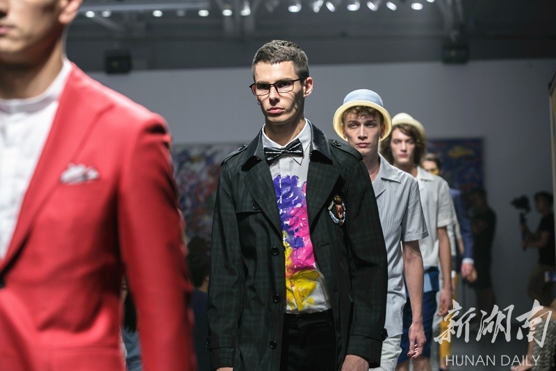 丹宁定制男装主题时装秀现场