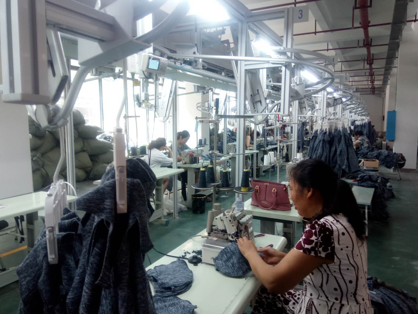 产业扶贫 品牌服饰企业奥佳公司投产