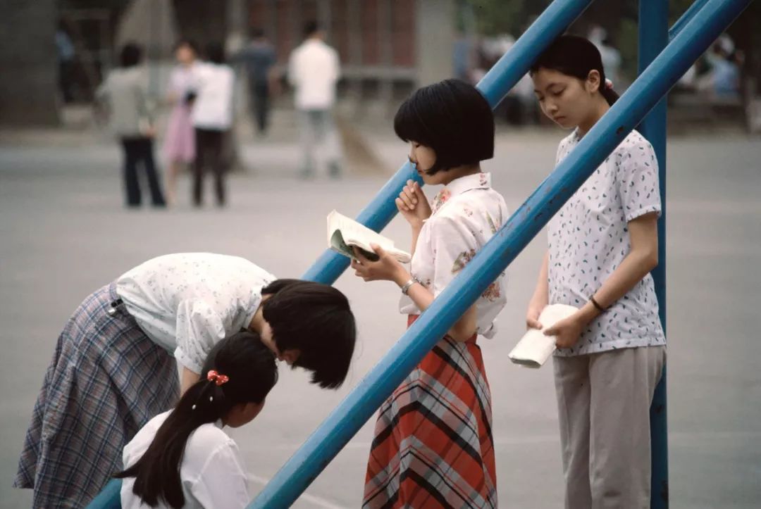 这位大叔拍下80年代珍贵旧照,看看那个干干净净的年代