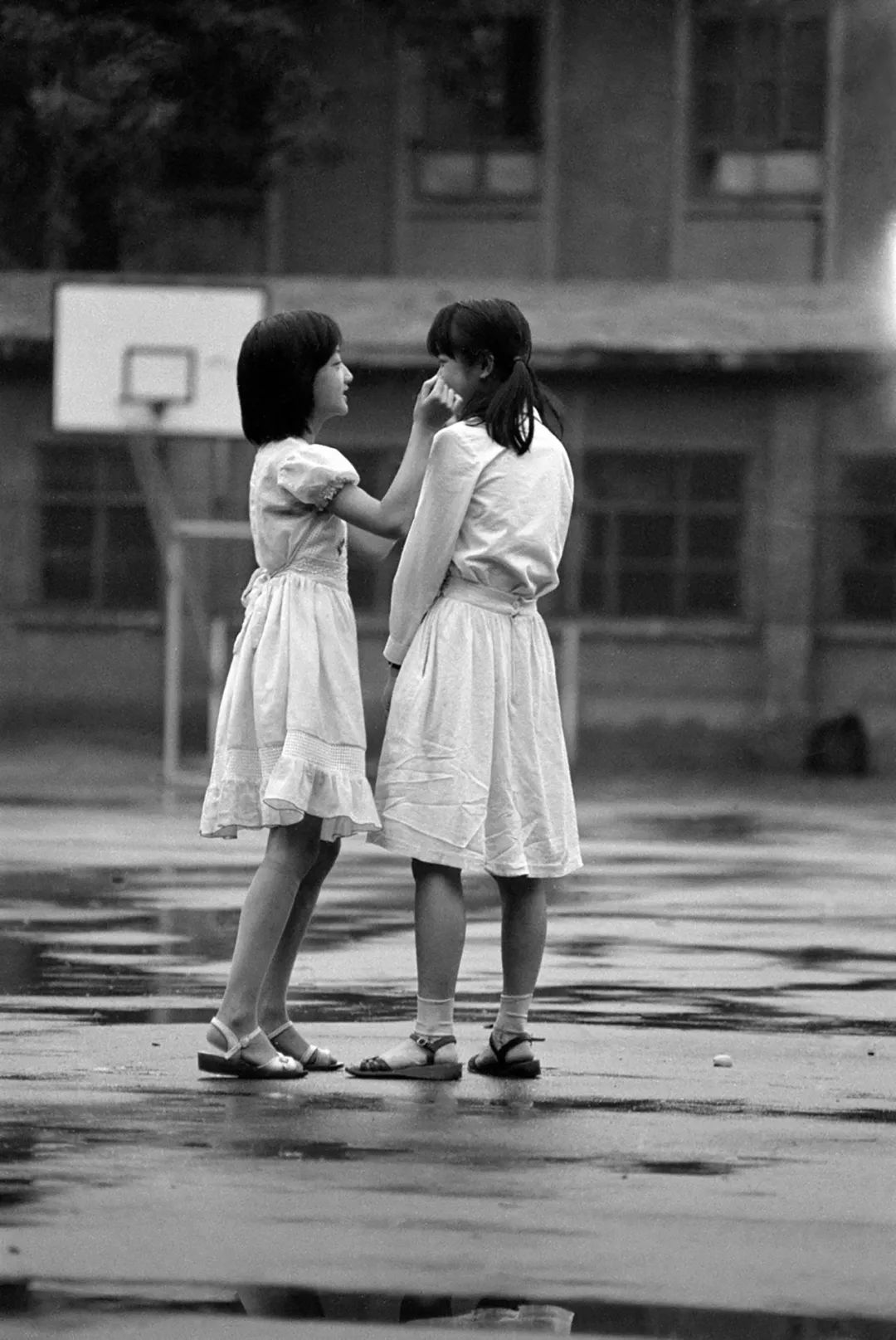 这位大叔拍下80年代珍贵旧照,看看那个干干净净的年代