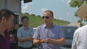 廖可元巡查河道 调度碎石场关停工作