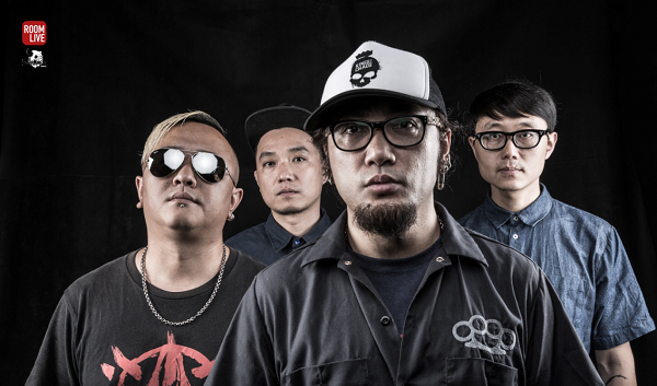 碎瓷乐队主唱许科曾担任tfboys的艺术指导和音乐策划监制.