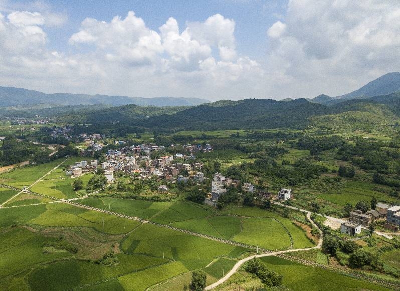 2018年8月18日,道县四马桥镇,山川秀美,乡村美丽如画.蒋克青 摄