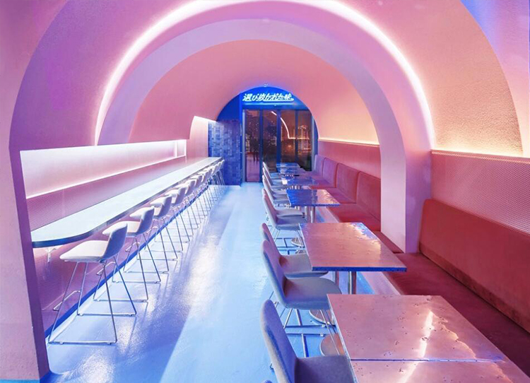 这家拉面餐厅设计灵感源自日本被樱花覆盖的走道