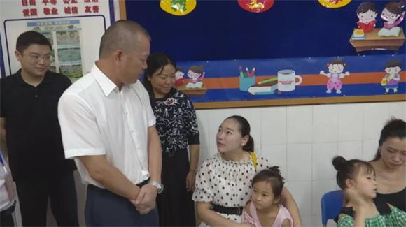 莫汉桃调研武陵区教育工作 上好开学第一课