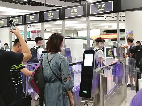 20多年前赴港旅行要跟团，外派香港像进了大观园