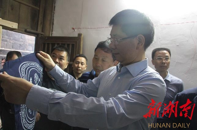 刘事青到邵阳县调研特色小镇和新农村建设工作