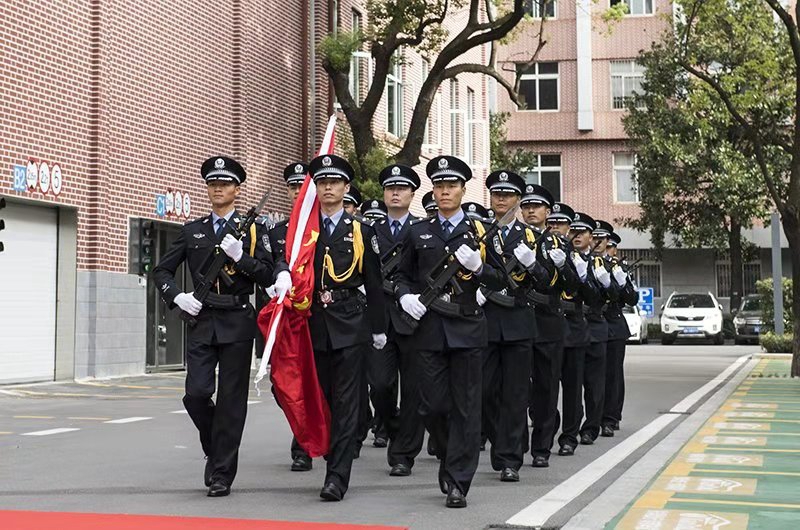 长沙市公安局隆重举行国庆升国旗仪式 开启“百日会战”新征程