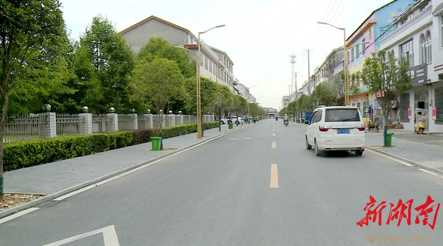 桃源集镇清洁工程擦亮碧水蓝天