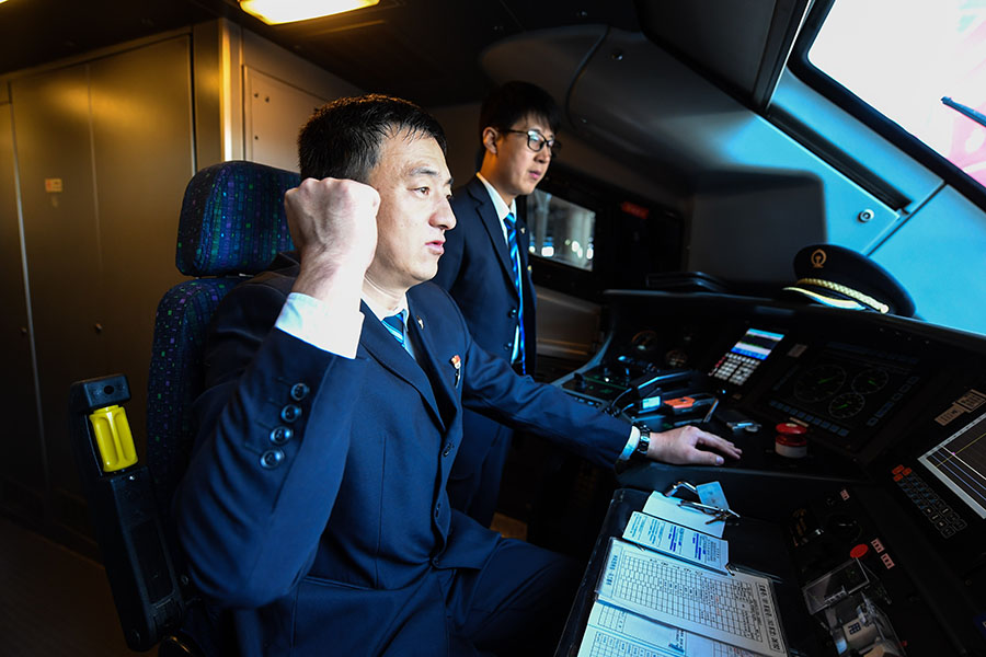 动车司机弓国庆的国庆节