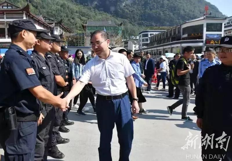 王姣 庹兴亮 10月5日,张家界市委副书记,市长刘革安带领市旅外委