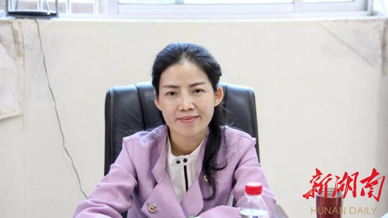 常德市委统战部常务副部长鲁晓凤主持座谈会议.   [责编:吴蓓]