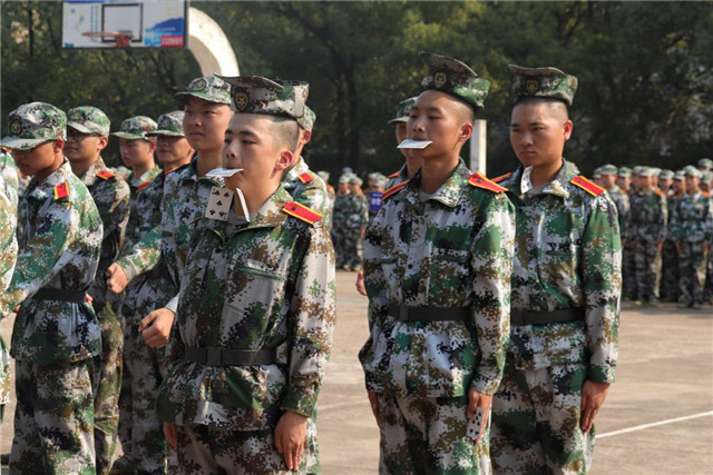 湖南科技大学花式军训演绎另类军旅青春