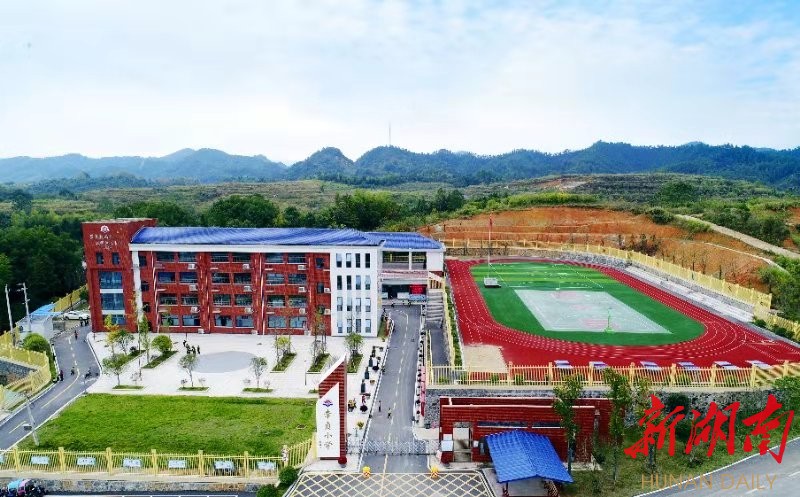 (通讯员   苏骅)今天上午,浏阳市永和镇李贞小学迎来了两位特别的客人