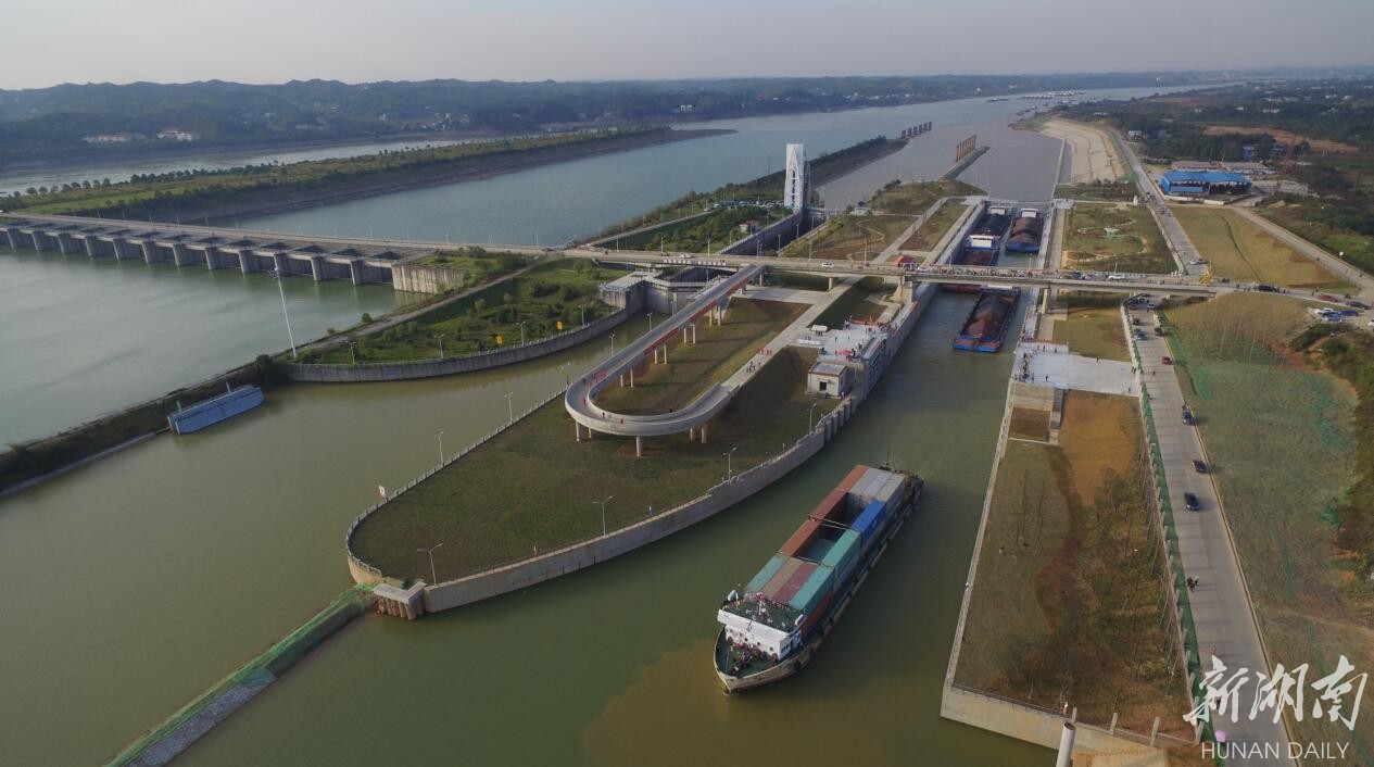株洲航电枢纽二线船闸建成通航