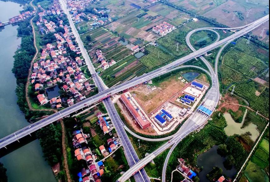 建成二广高速澧县段,澧州大桥,城头山旅游公路,两黄公路和澧北干线