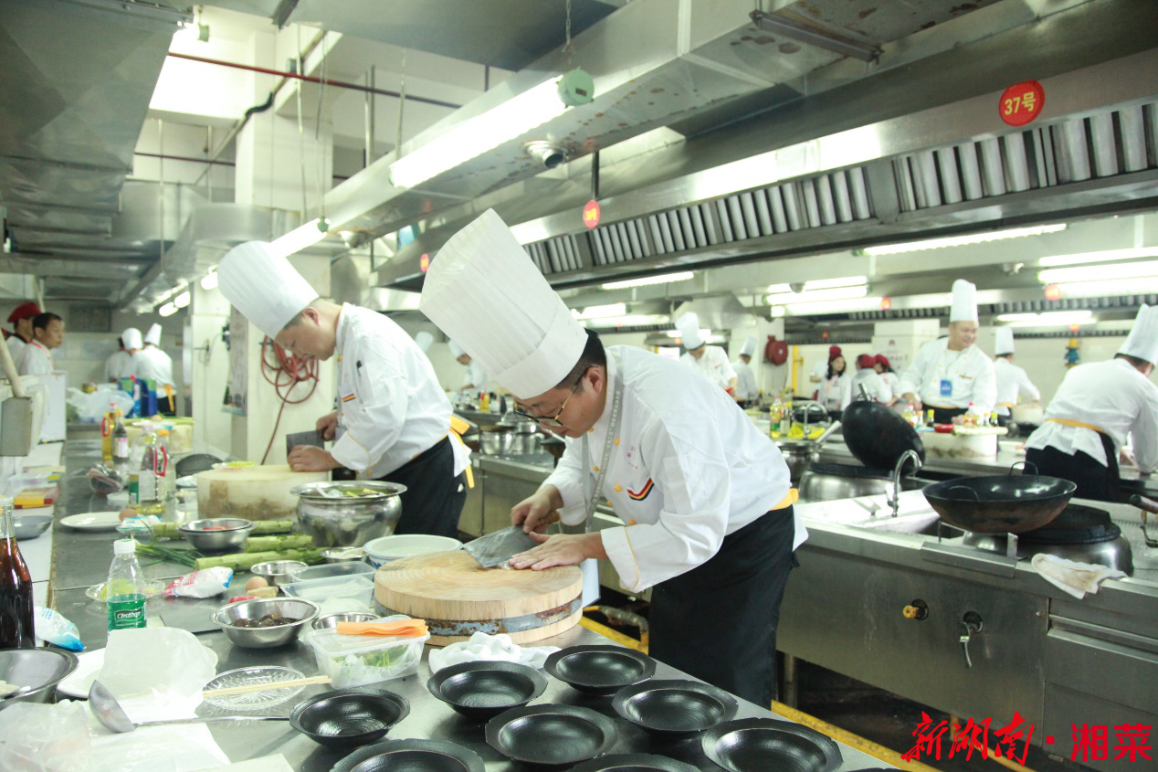 “十行状元 百优工匠”中式烹调竞赛决赛在长沙商贸旅游职院举行
