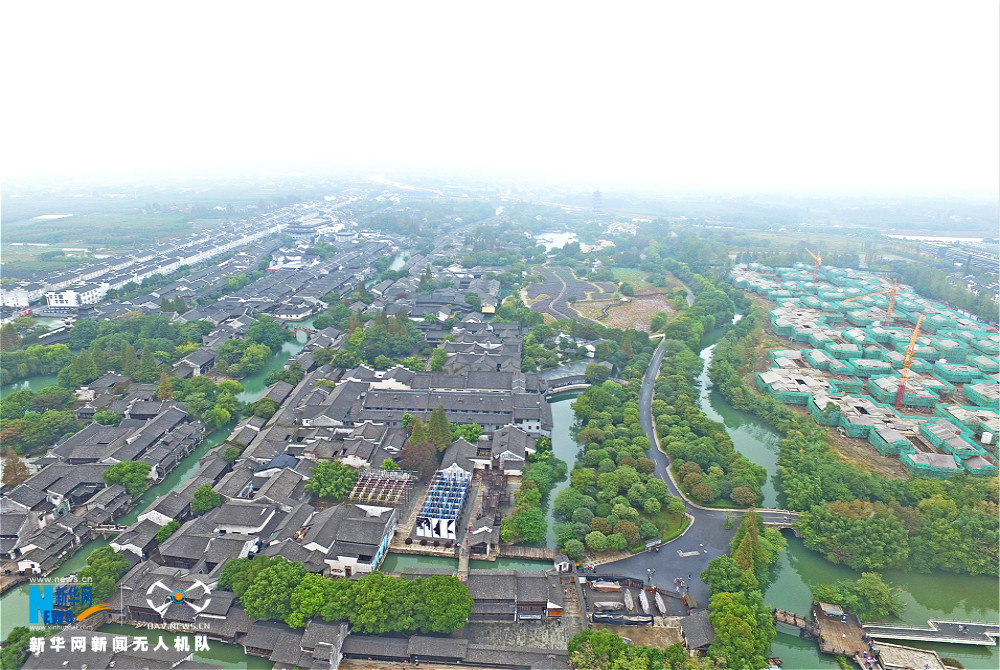 梦里的江南水乡,小桥流水,粉墙黛瓦,桨声灯影,枕水人家……乌镇,这座