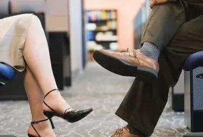 跷个二郎腿也有损健康?真假揭晓