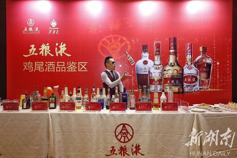 五粮液芙蓉王和美之约与王者同行品鉴会在益阳举行