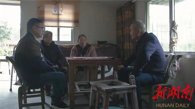 武陵区为贫困残疾人家庭开展无障碍改造