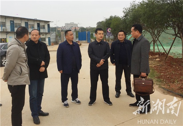 胡海兵)11月19日下午,雨湖区委副书记,区长白云峰实地督查湘潭嘉合