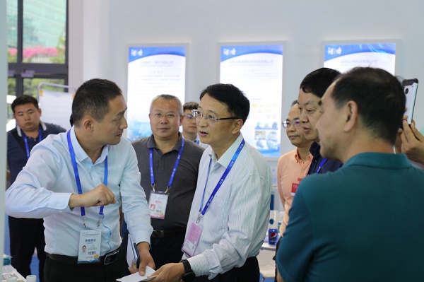 省政府驻深办领导到高交会湖南展馆考察考察调研