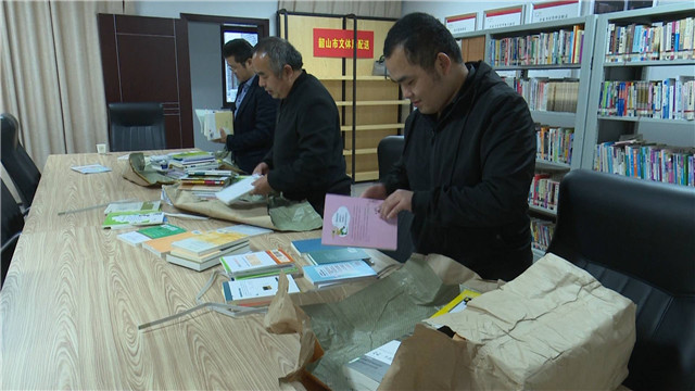 韶山市文体局组织开展2018-2019年农家书屋出版物补配工作