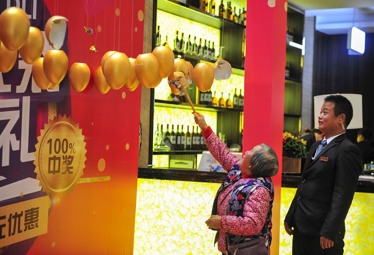 彩蛋四:奖励不断,推荐客户成功购买可享2000元现金奖励,被推荐购房的