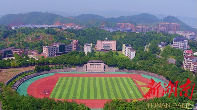 1989年,国家教委和省委,省政府先后以郴县为现场,召开全国农村教育