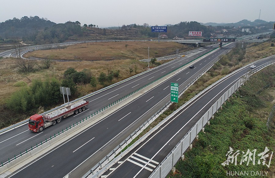 当天9时,经过169天施工的g60(沪昆高速公路)湘潭至邵阳段大修二期工程