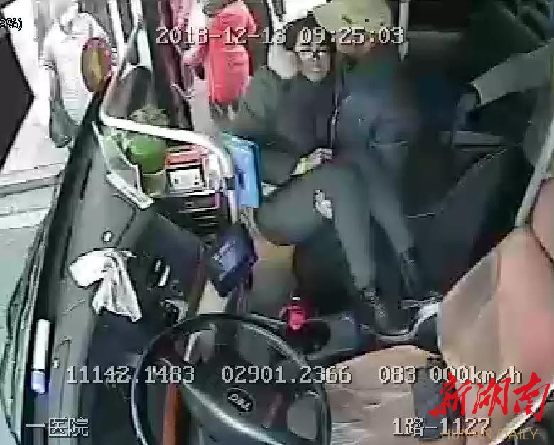 女乘客突发癫痫  常德好司机上演5分钟生死营救
