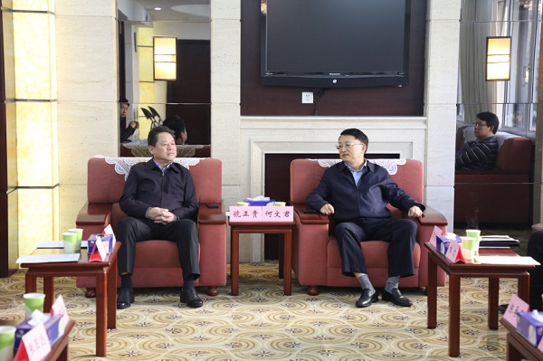 何文君会见张家界市委书记虢正贵