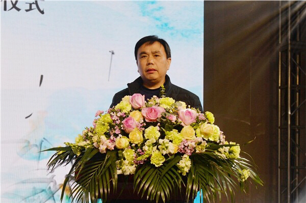 区党工委书记成秋兴致辞