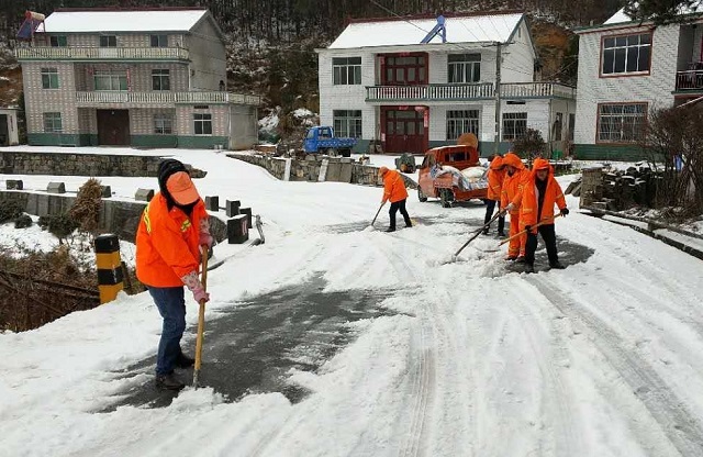 抗擊冰雪，保城區(qū)“動脈”保暢