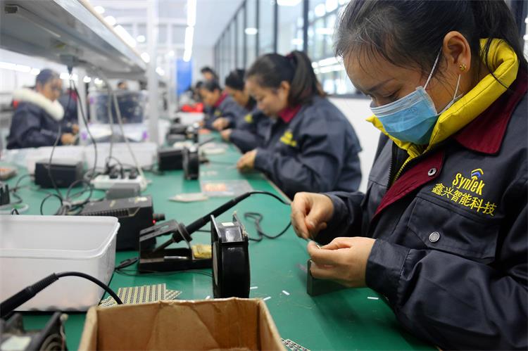 “扶贫工厂”新年开工忙