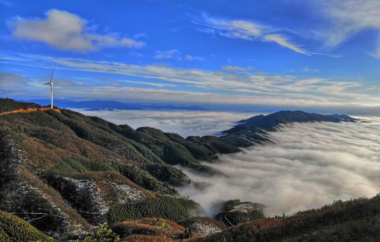 侗乡新风景——通道湘寿坪风电场“风光无限”