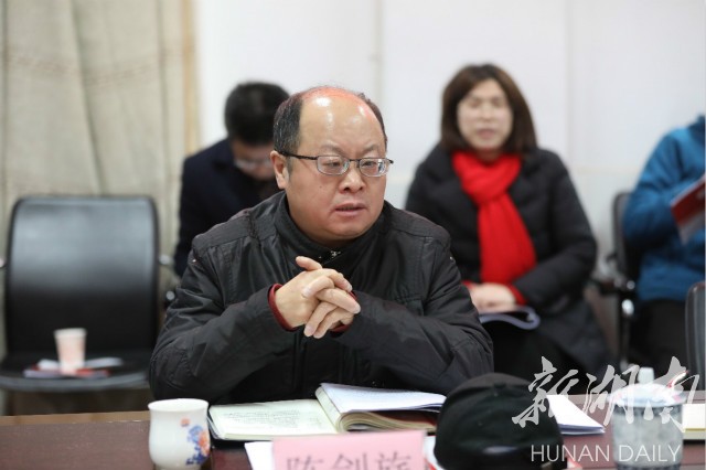 党委委员,宣传统战部部长谭立新总结了2018年学院统战工作,通报了2019