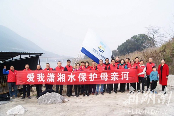环保｜爱我潇湘水 保护母亲河——双牌县冬泳协会开展“清垃圾净河滩”活动