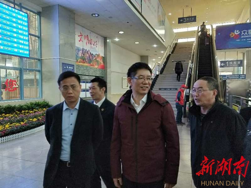 刘事青看望慰问电力工人和春运工作人员：为群众营造光明温暖祥和的春节环境
