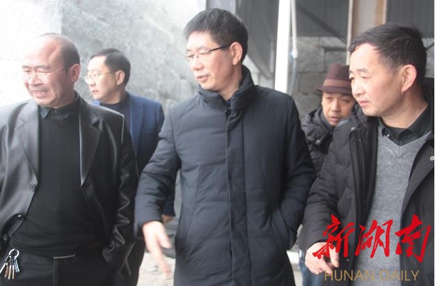 刘事青督察隆回县小沙江镇采石场环保整改工作：坚持绿色发展  向带污染的GDP说不