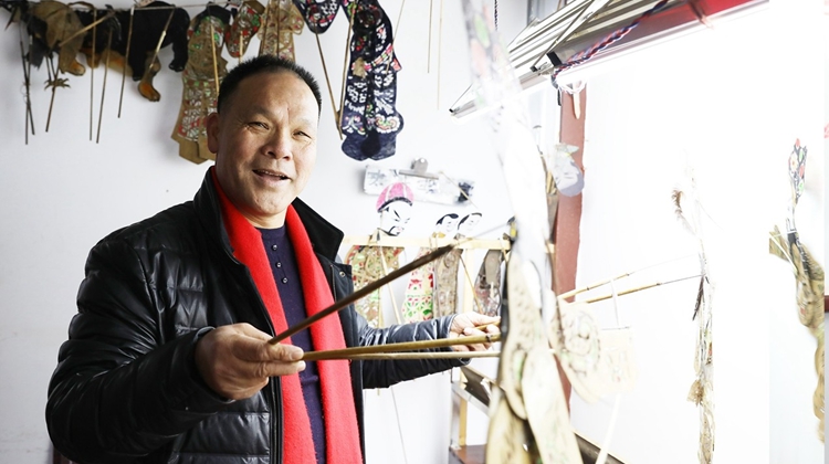 比金子还贵重的皮影戏，他唱了40年