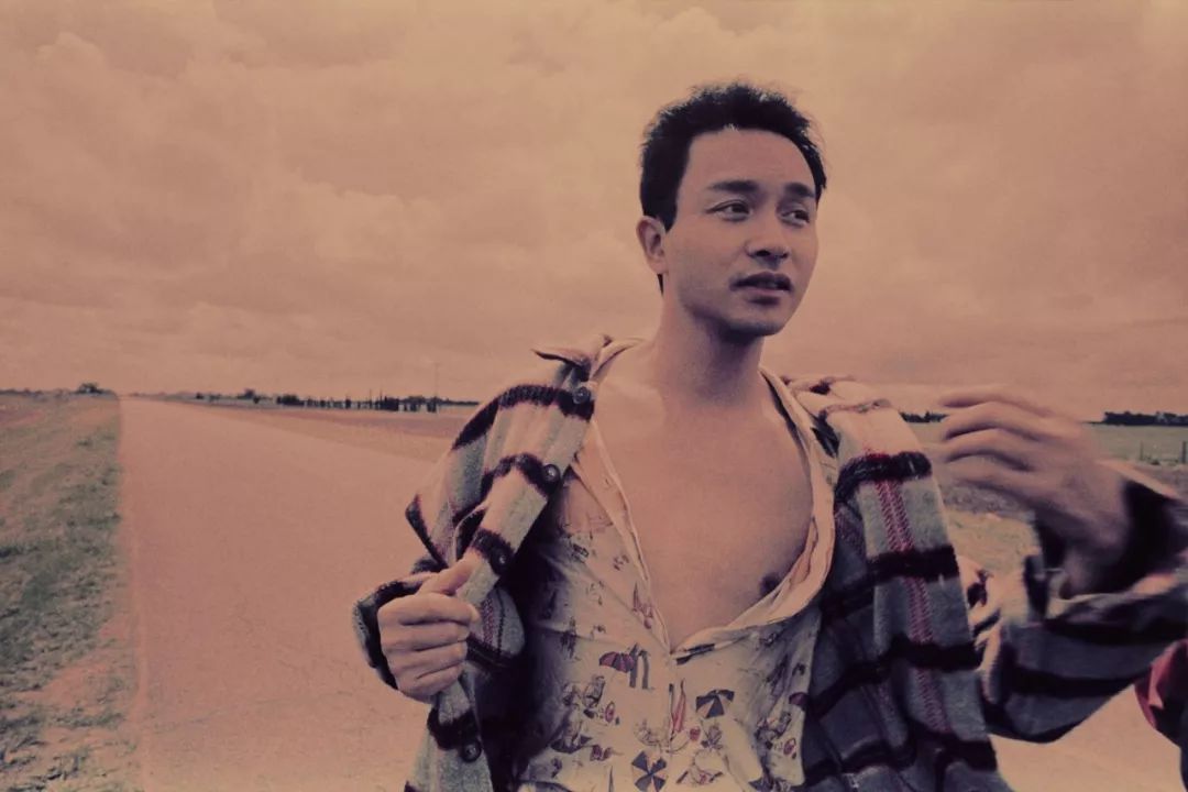 这绝对是年度重磅展——他把张国荣,梁朝伟,吴彦祖的旧照片送来了长沙