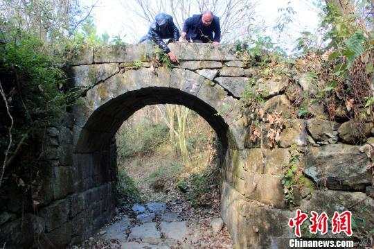 湖南永州发现两座距今400多年的明代石拱桥