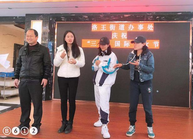 开展“清洁家园 巾帼先行”活动