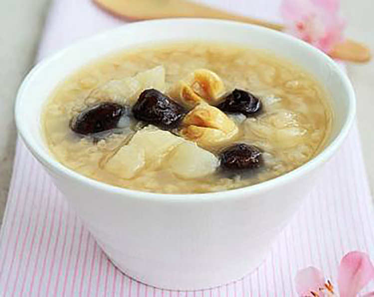 煲猪尾,能量巨大,可以较好的滋补肝肾,身体获得足够能量,可以强筋壮骨