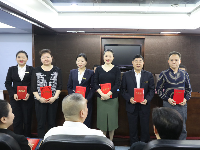 省政府驻深办系统表彰了这些人，看看他们都是谁？