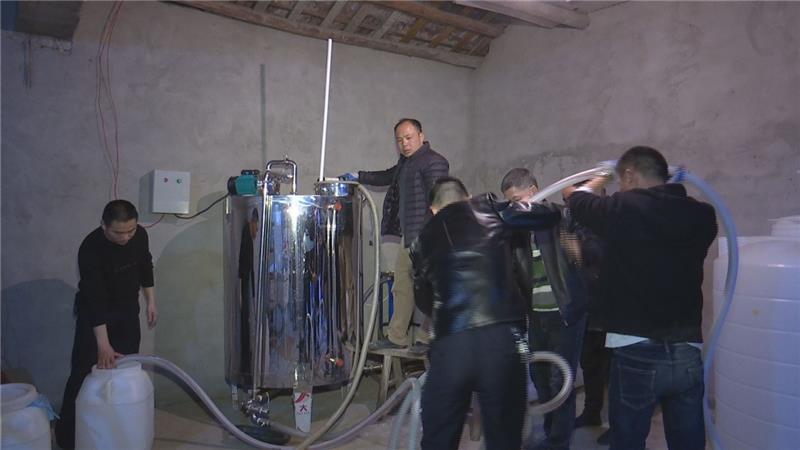 武陵区查获非法储存疑似甲醇4.5吨